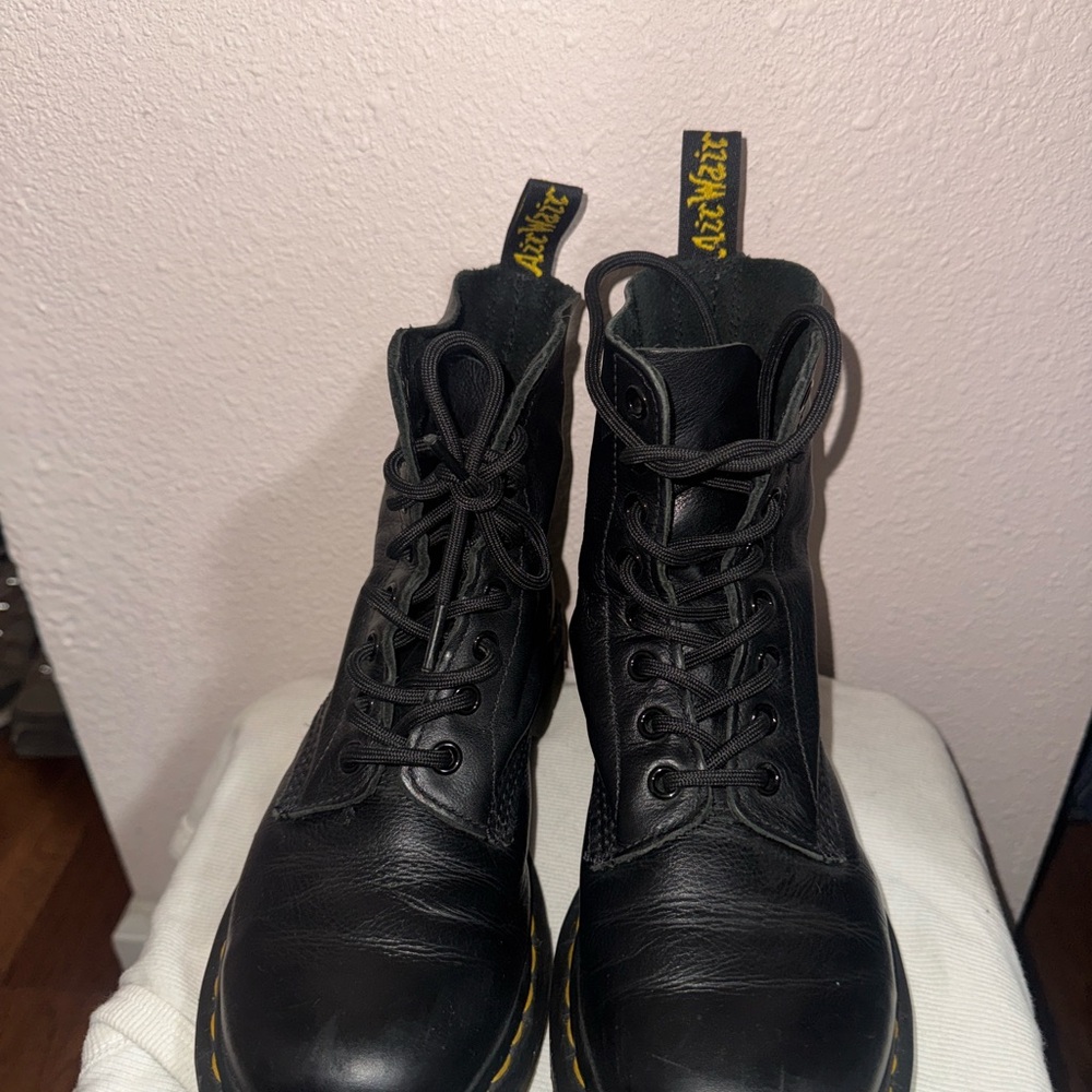 Dr. Martens Black Boots Style Pascal